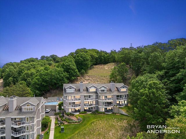 810 S Harbor Drive 22, Grand Haven, MI 49417