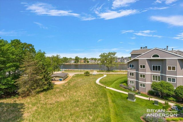 810 S Harbor Drive 22, Grand Haven, MI 49417