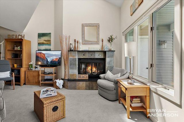 810 S Harbor Drive 22, Grand Haven, MI 49417