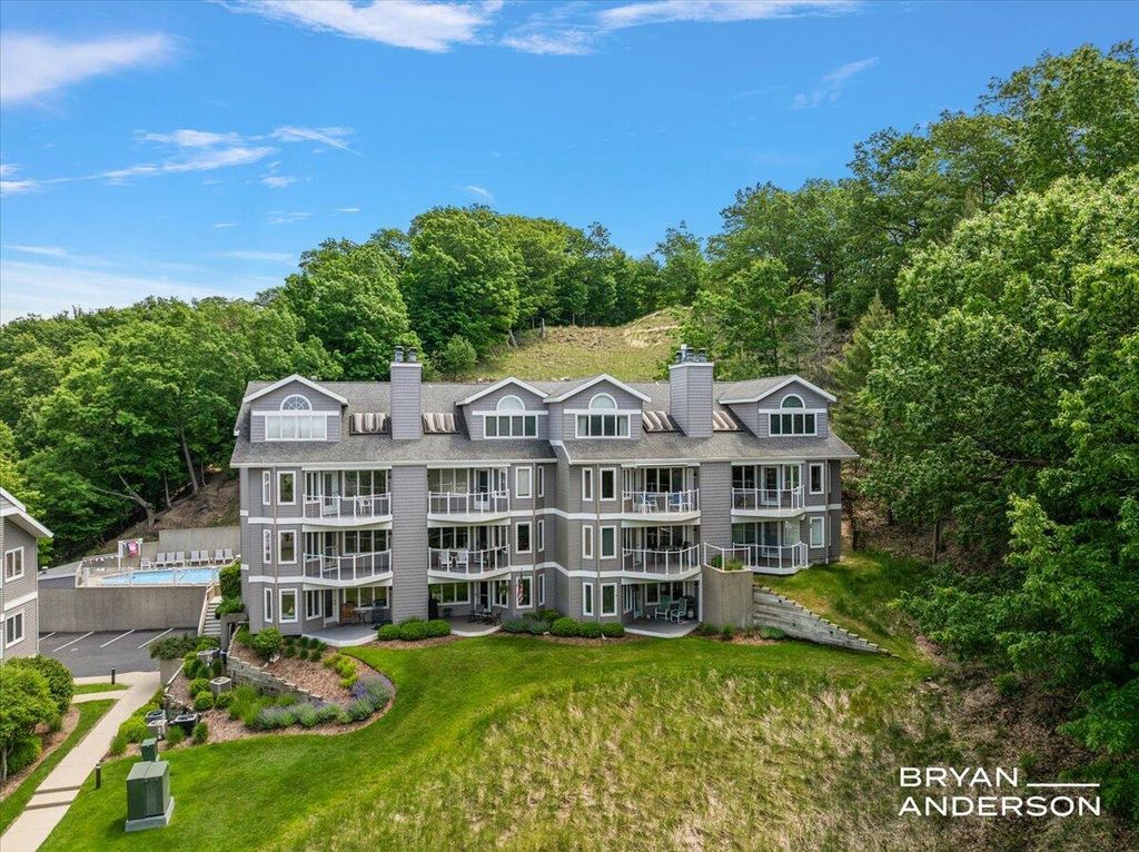 810 S Harbor Drive 22, Grand Haven, MI 49417