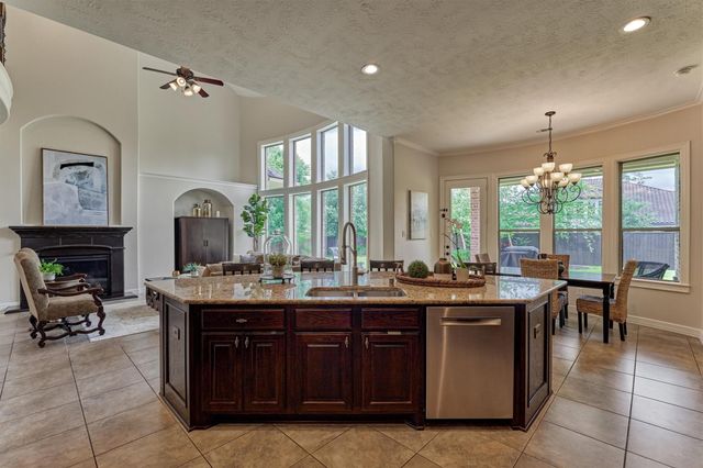 67 S Sage Sparrow Circle, Spring, TX 77389