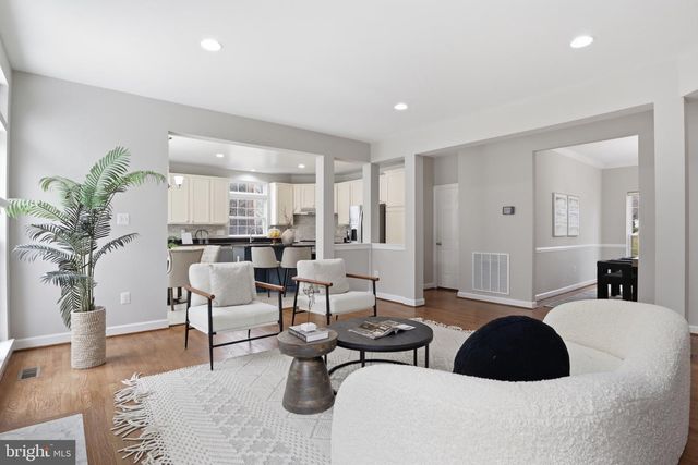 11401 CROWNWOOD LN, Rockville, MD 20850