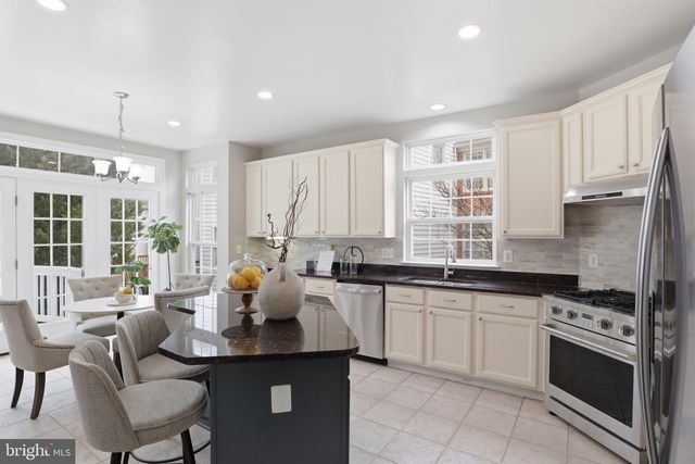 11401 CROWNWOOD LN, Rockville, MD 20850