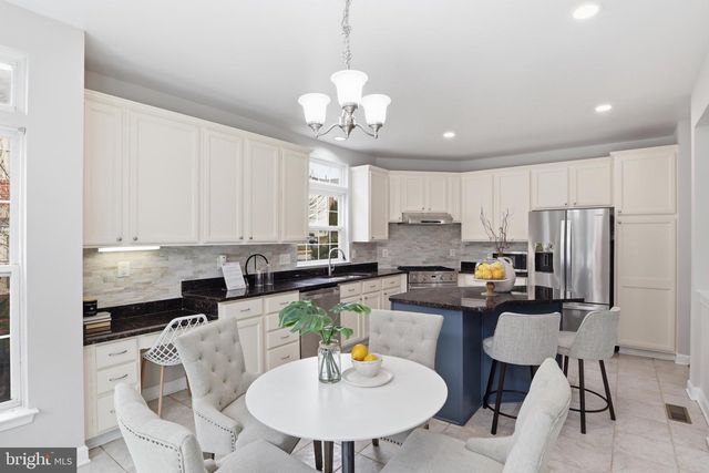 11401 CROWNWOOD LN, Rockville, MD 20850