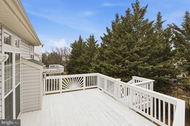 11401 CROWNWOOD LN, Rockville, MD 20850