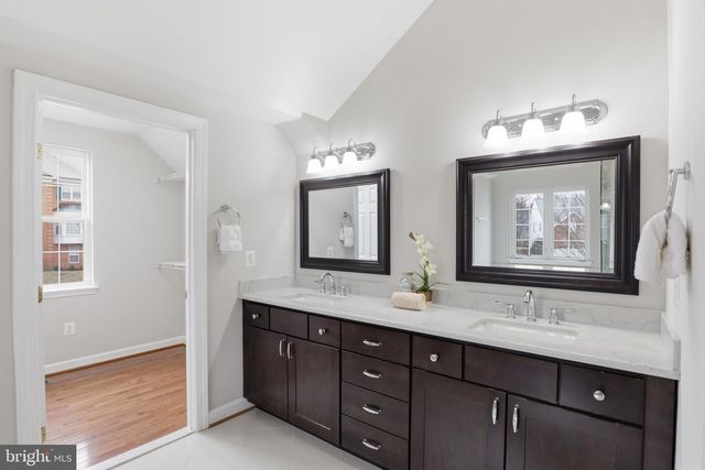 11401 CROWNWOOD LN, Rockville, MD 20850