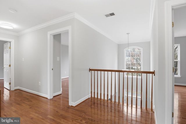 11401 CROWNWOOD LN, Rockville, MD 20850