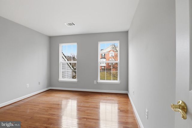 11401 CROWNWOOD LN, Rockville, MD 20850