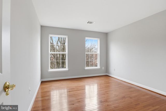 11401 CROWNWOOD LN, Rockville, MD 20850