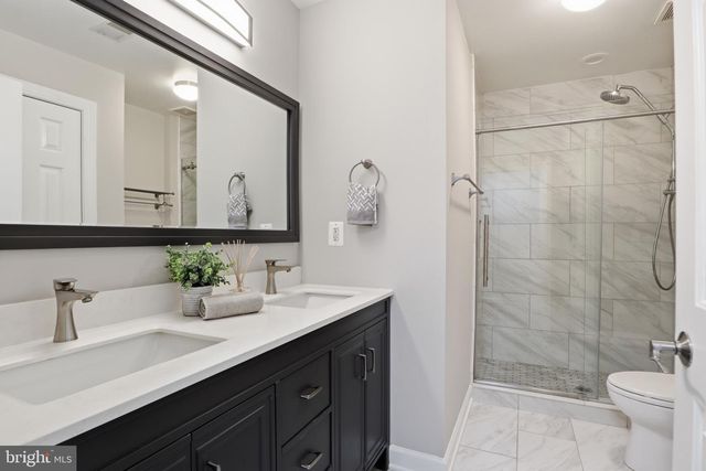 11401 CROWNWOOD LN, Rockville, MD 20850