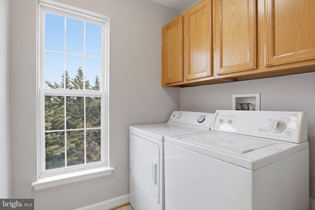 11401 CROWNWOOD LN, Rockville, MD 20850