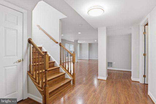 11401 CROWNWOOD LN, Rockville, MD 20850