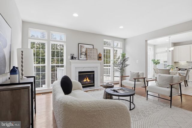 11401 CROWNWOOD LN, Rockville, MD 20850