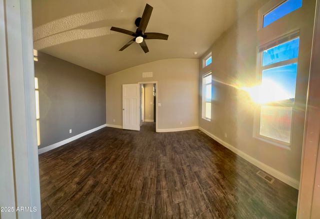 48983 N 5TH Avenue N, New River, AZ 85087