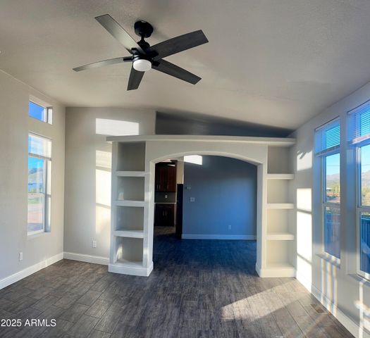 48983 N 5TH Avenue N, New River, AZ 85087