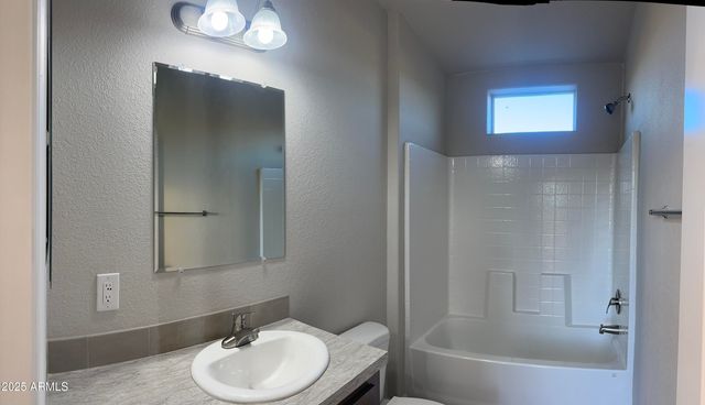 48983 N 5TH Avenue N, New River, AZ 85087