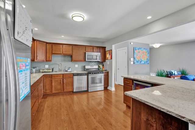 935 E 169th Street, South Holland, IL 60473