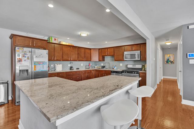 935 E 169th Street, South Holland, IL 60473