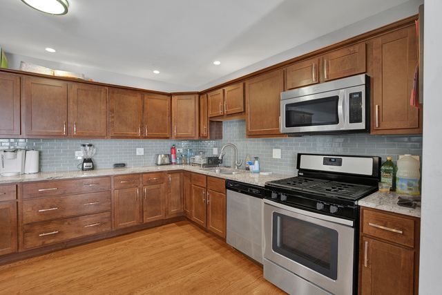 935 E 169th Street, South Holland, IL 60473