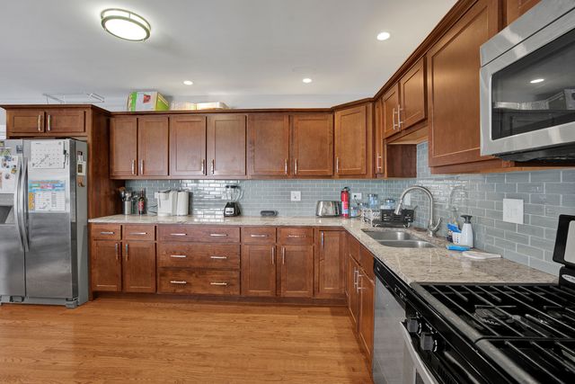935 E 169th Street, South Holland, IL 60473