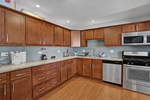 935 E 169th Street, South Holland, IL 60473