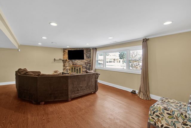 935 E 169th Street, South Holland, IL 60473