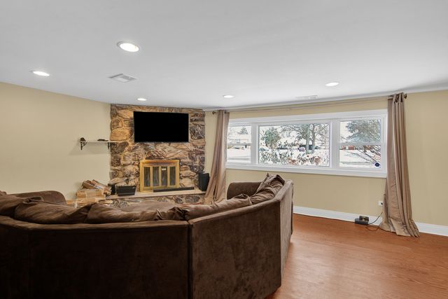 935 E 169th Street, South Holland, IL 60473