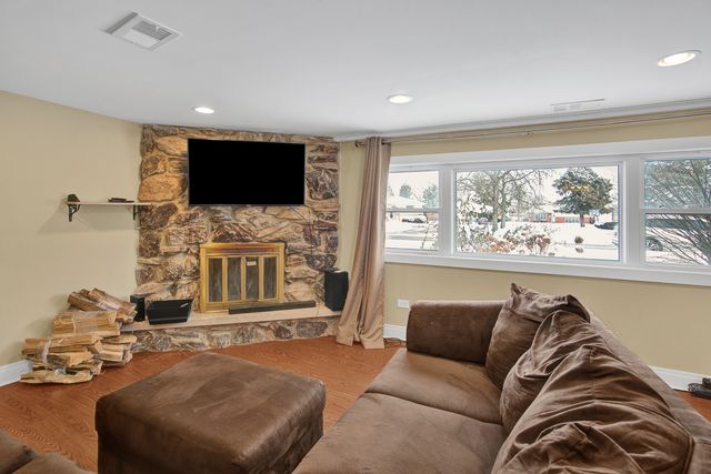 935 E 169th Street, South Holland, IL 60473