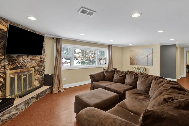 935 E 169th Street, South Holland, IL 60473