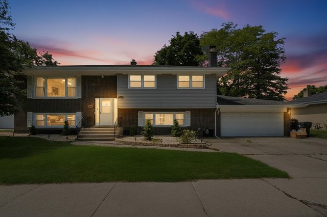 935 E 169th Street, South Holland, IL 60473