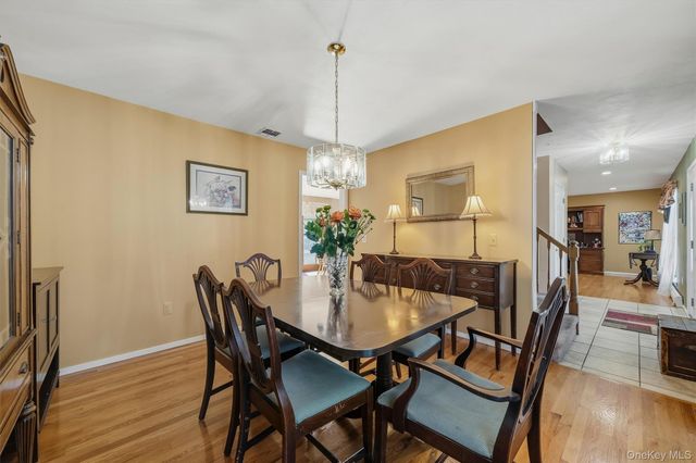 23 Clinton Drive, Washingtonville, NY 10992