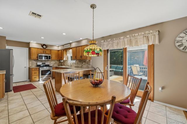 23 Clinton Drive, Washingtonville, NY 10992