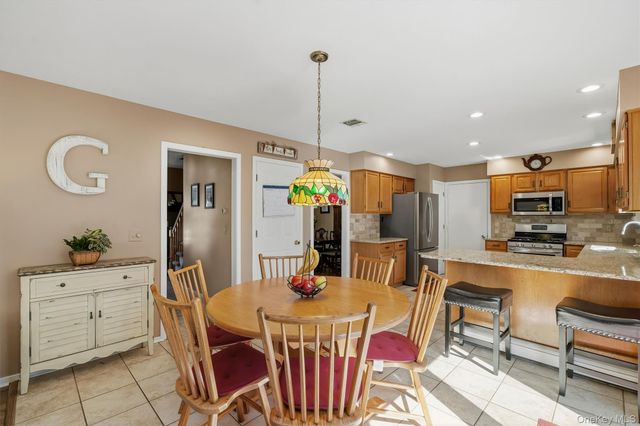 23 Clinton Drive, Washingtonville, NY 10992