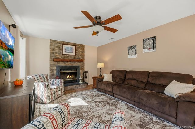 23 Clinton Drive, Washingtonville, NY 10992