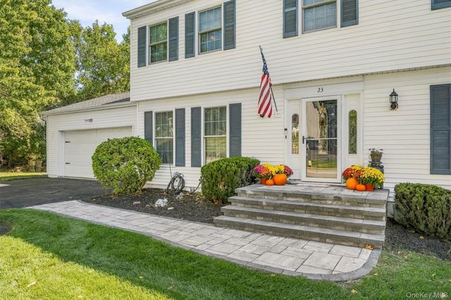23 Clinton Drive, Washingtonville, NY 10992