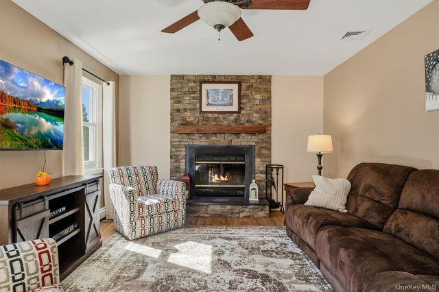 23 Clinton Drive, Washingtonville, NY 10992