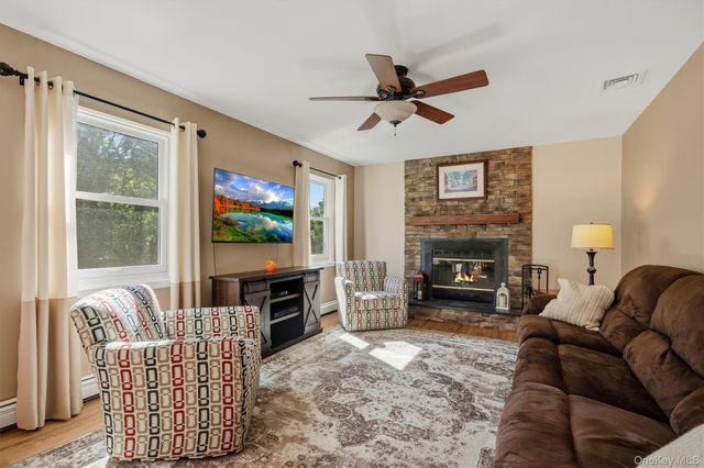 23 Clinton Drive, Washingtonville, NY 10992