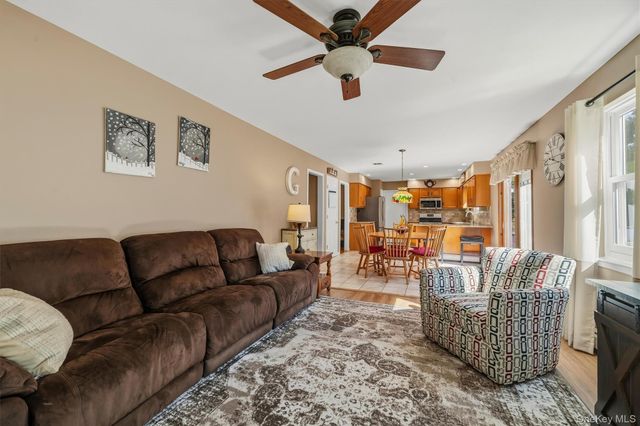 23 Clinton Drive, Washingtonville, NY 10992