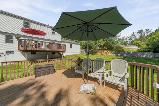 23 Clinton Drive, Washingtonville, NY 10992