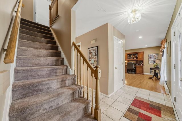 23 Clinton Drive, Washingtonville, NY 10992
