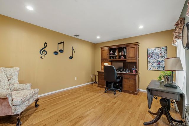 23 Clinton Drive, Washingtonville, NY 10992