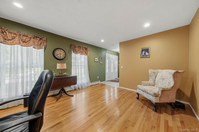 23 Clinton Drive, Washingtonville, NY 10992