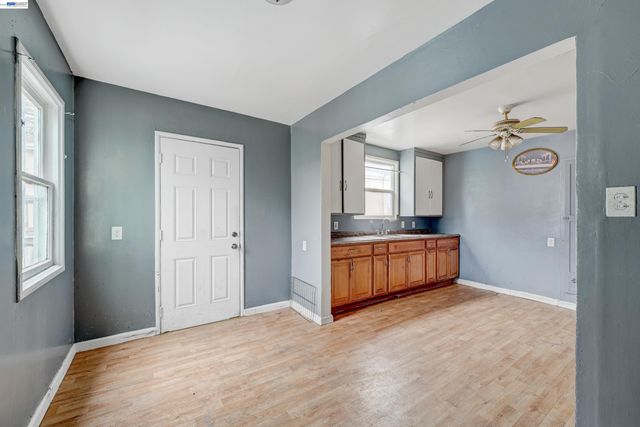 1355 91st Ave, Oakland, CA 94603