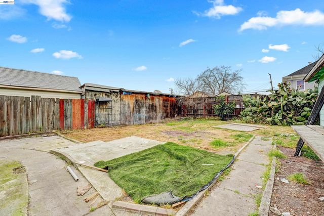 1355 91st Ave, Oakland, CA 94603