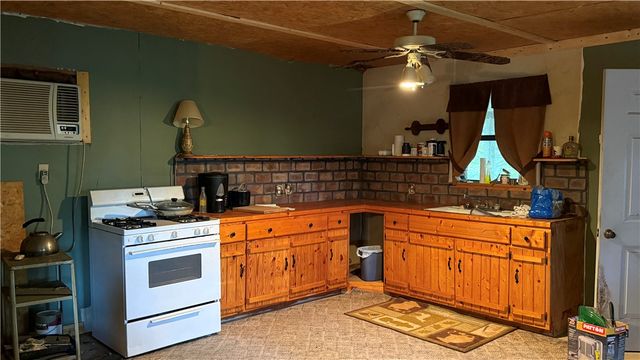 2710 NC 2847, Marble Falls, AR 72648