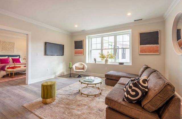 61 County St 304, Dover, MA 02030