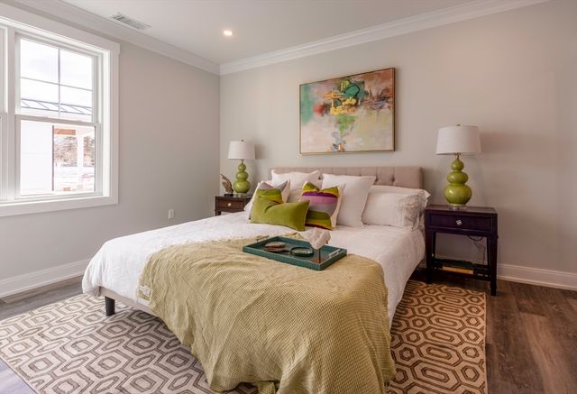 61 County St 304, Dover, MA 02030