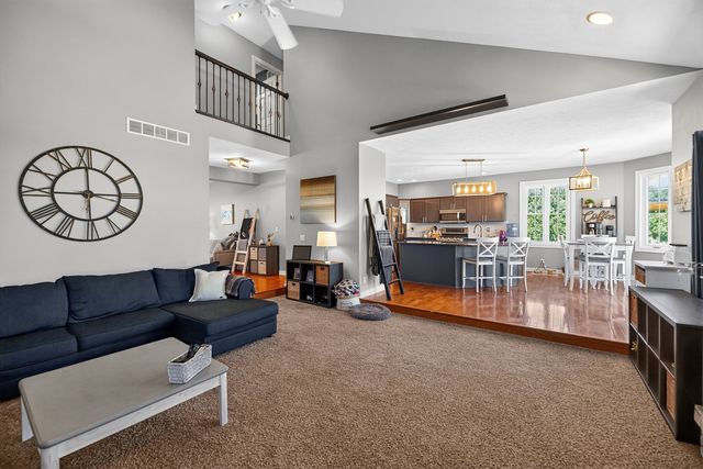 129 Titleist Trail, Poplar Grove, IL 61065