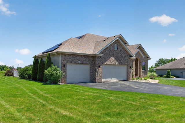 129 Titleist Trail, Poplar Grove, IL 61065