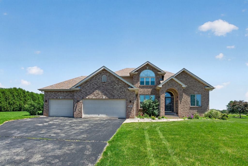 129 Titleist Trail, Poplar Grove, IL 61065